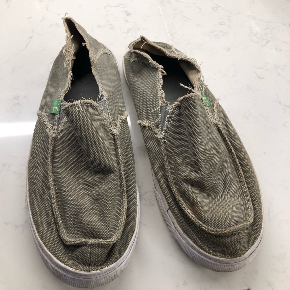 Men’s Sanuk slip ons light army green